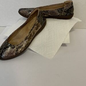 women's neutralizer‎ brown and beige snakeskin design memory foam . size 8M